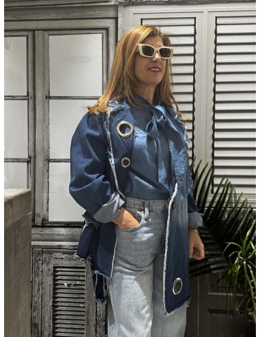 Chaqueta vaquera con aros metálicos oversize...