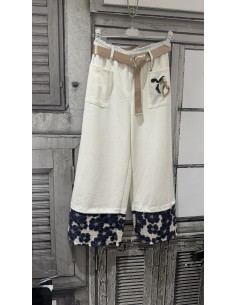 Pantalón ancho con bajo bordado en azul Yoly 2