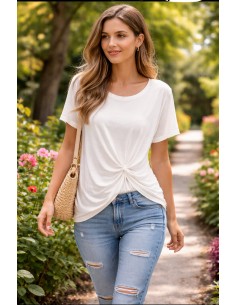 Camiseta blanca con nudo frontal Ania – Básico casual y...