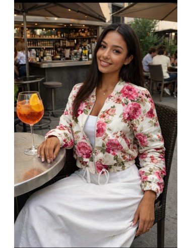 Cazadora vaquera blanca estampada con flores lula