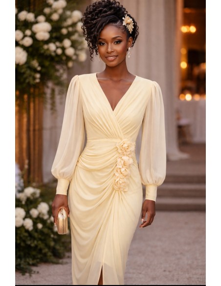 Vestido drapeado con flores de tela en el lado Nares