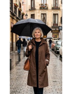 Gabardina Larga Clásica en Color Marrón Chocolate –...