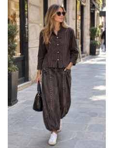 Pantalón Bombacho con Detalle de Tachas Laterales
