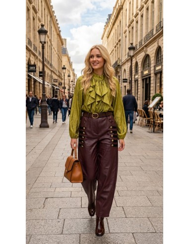 Pantalón de Efecto Piel con Botonadura Militar...