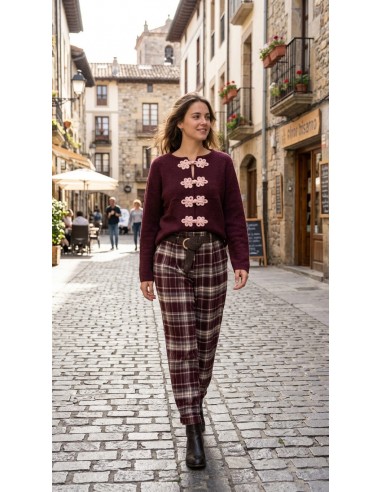 Chaqueta de punto granate con cierres florales